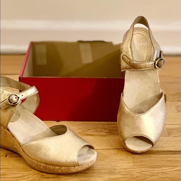 dansko charlotte wedge sandal